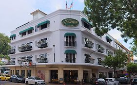 The Jesselton Hotel  3*